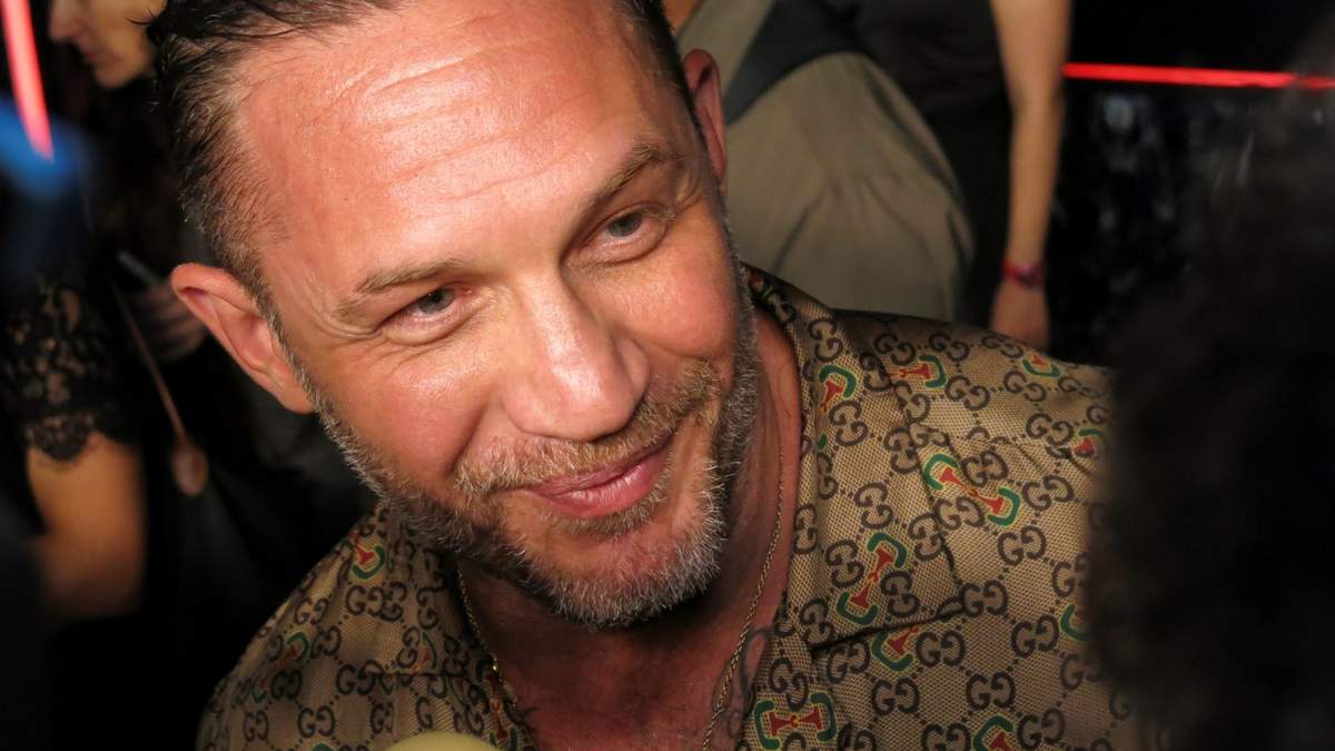 Tom Hardy en la alfombra roja en Ciudad de México