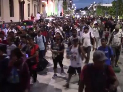 Primera caravana migrante en gobierno de Sheinbaum sale desde la frontera con Guatemala