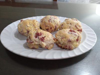 Bizcochitos crocantes de jamón y queso: para el mate o las picadas, la receta de cajón que no te puede faltar