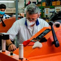 Según el Indec, la actividad económica cayó dos puntos en mayo, pero creció de manera interanual
