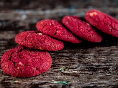 Galletas Red Velvet rellenas con queso crema: te va a encantar esta receta, ideal para una tarde dulce