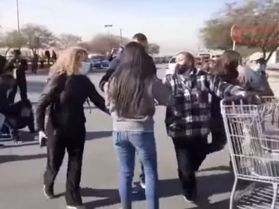 Tras "guerra de los pasteles" de Costco, revendedores casi triplican su precio