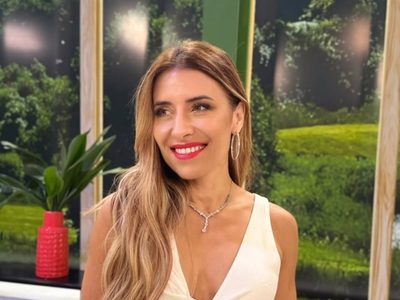 Mariana Brey reafirma el revival setentero con el pantalón que vas a querer en tu placard