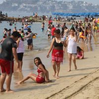OPS recomienda posponer vacaciones y evitar viajes largos en avión ante covid-19