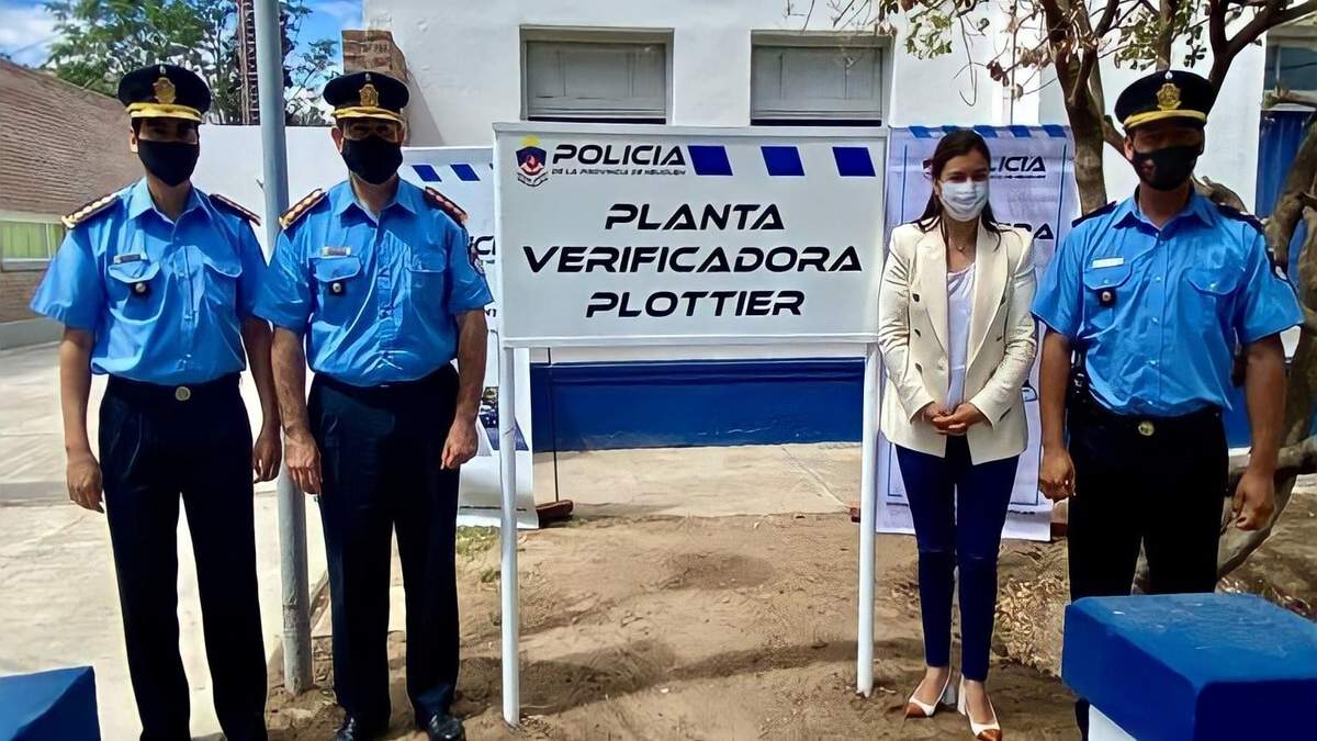 Inauguración de la planta verificadora de Plottier. Fuente: (Twitter)