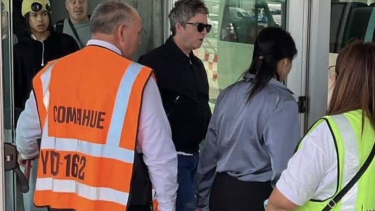 Noel Gallagher llegó a la Argentina y desató la locura en los fans de Oasis.