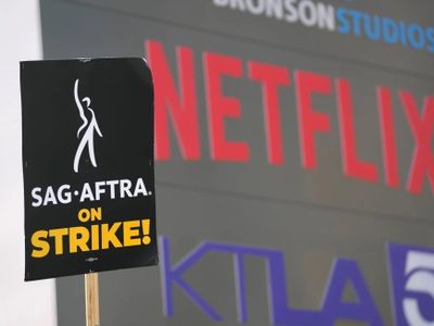 El sindicato de guionistas y los estudios de Hollywood alcanzan un acuerdo preliminar de cuatro años