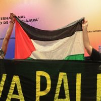 Manifestantes pro-Palestina interrumpen mesa sobre Medio Oriente en la FIL de Guadalajara (Videos)