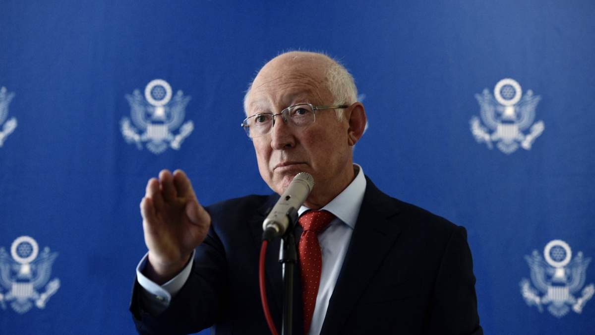 Conferencia de prensa del embajador de Estados Unidos, Ken Salazar