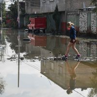 Lluvias no cesan y aumentan el nivel de las inundaciones en Chalco