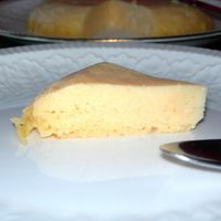 Torta flan de coco sin horno, sin azúcar y lista en 5 minutos: ideal para acompañar con el mate