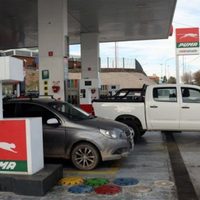 Le robaron la recaudación del día y la moto a un empleado de una estación de servicio de Neuquén