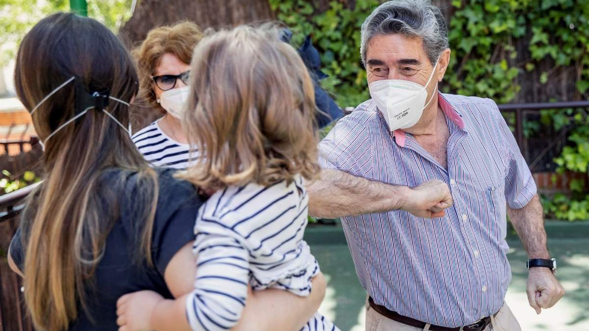 Encuentros afectivos en cuarentena. Fuente: (Twitter)