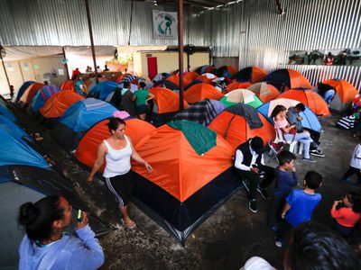 Maquiladoras de Tijuana ofrecerán empleo a 20 mil migrantes deportados por EU