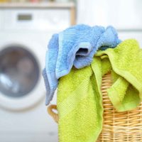 El truco que usan las lavanderías para lavar las toallas sin arruinarlas y en pocos minutos