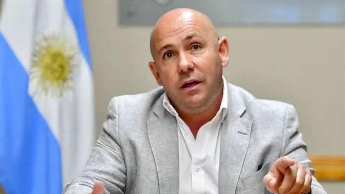 Gustavo Sastre, intendente de Puerto Madryn, muy ligado al Deportivo Madryn, cuyo "estadio" lleva el nombre de Abel Sastre, su padre.