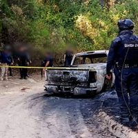 Hallan los cuerpos de seis hombres ejecutados en Michoacán; tres fueron calcinados y uno decapitado