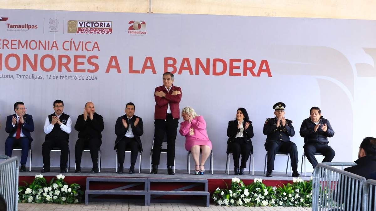 Entrega gobernador apoyos para mejorar servicios e infraestructura en Victoria