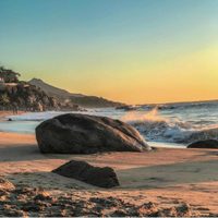Cofepris recula y declara "apta" para uso recreativo a la Playa "Sayulita"