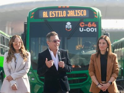 Jalisco da marcha atrás al "tarifazo" de 14 pesos en transporte público
