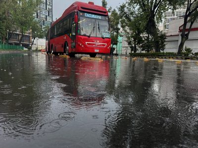 Chubascos y lluvias fuertes este jueves en más de 20 entidades; llega la onda tropical 11