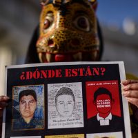 Indigna a oposición propuesta para recibir a padres de los 43 en día de asueto en San Lázaro
