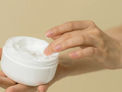 No tires el envase de baño de crema vacío: con eso y palitos de madera, creá esta fabulosa maceta para suculentas