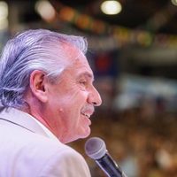 Fernández reconoce problemas de seguridad tras amenazas a Messi y ataque a un comercio de su familia