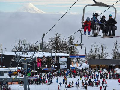 Esquiar un día en los cerros Bayo o Chapelco costará mas de 40 mil pesos