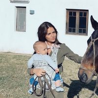 Besos y mimos bajo el sol: Zaira Nara y su hijo Viggo destilaron dulzura con este video