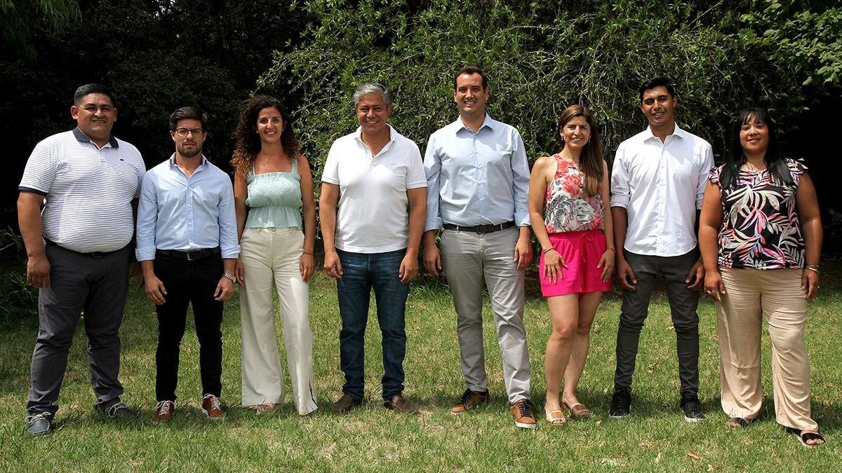 Referentes de Avanzar Neuquén junto a Rolando Figueroa. Fuente: (Twitter)