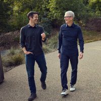 Tim Cook deja la dirección de Apple; lo sustituye John Ternus