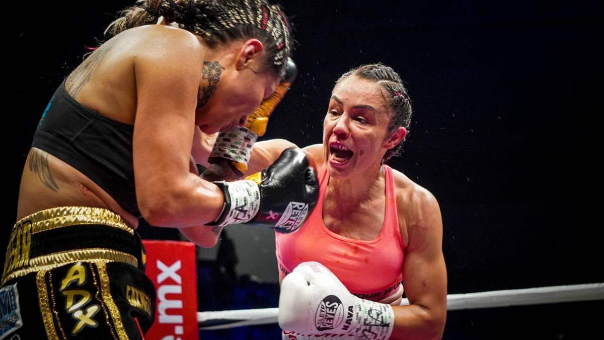 Las mexicanas comenzaron con la repartición de golpes desde el minuto uno