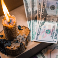 Con 1 vela y estos ingredientes: realizá este ritual de abundancia económica para multiplicar tu dinero