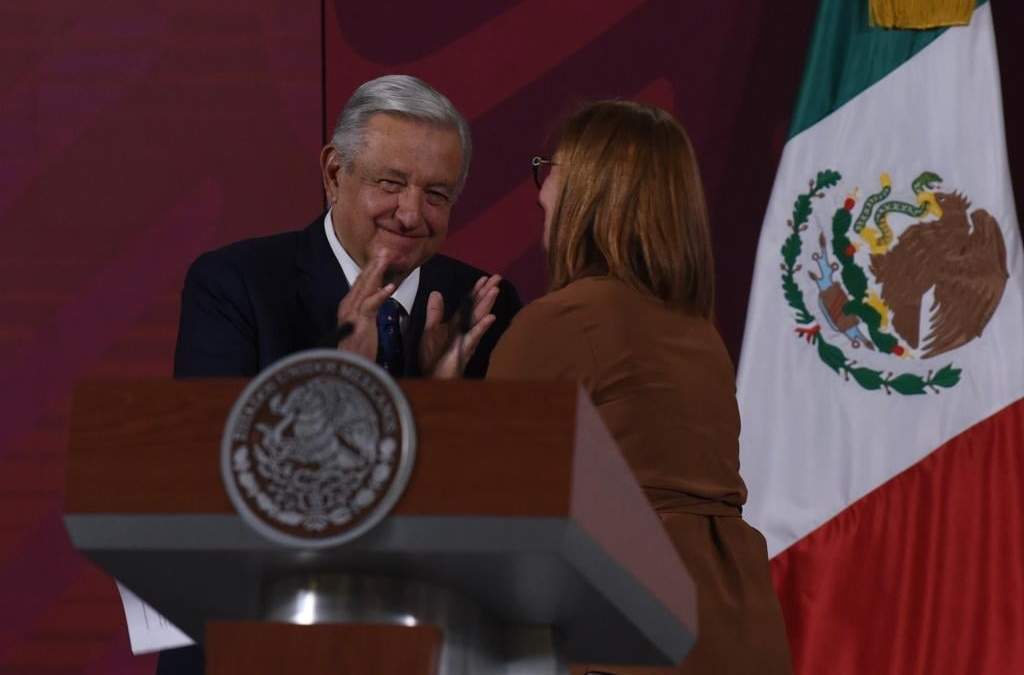 El presidente López Obrador no abrazó a Tatiana Clouthier