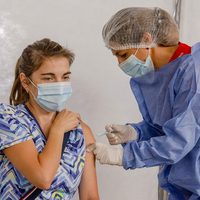 La campaña de vacunación contra el coronavirus en Neuquén continúa hoy en diez localidades