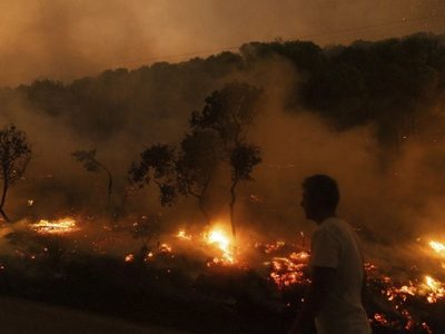 El mayor incendio en la historia de la UE sigue activo en Grecia