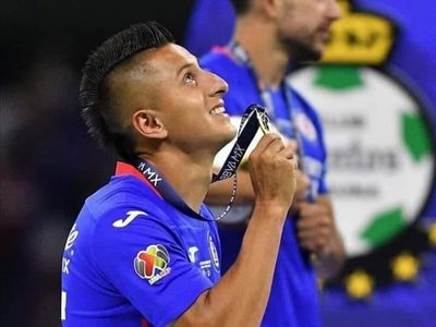 Chivas anuncia al “Piojo” Alvarado como su refuerzo