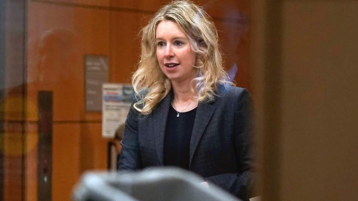 El meteórico ascenso de Elizabeth Holmes la llevó en su día a las portadas de las revistas de negocios que la aclamaban como la próxima Steve Jobs