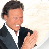 Julio Iglesias exigía pruebas ginecológicas y de ETS a sus empleadas, revela investigación