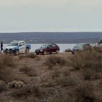 Se cayó de una tabla en los acantilados del lago Mari Menuco y murió