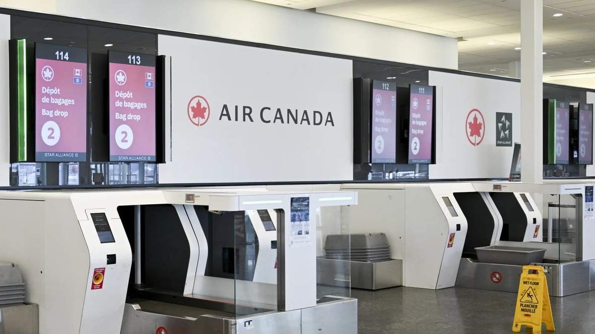 Auxiliares de vuelo continúan en paro laboral y Air Canada suspende reinicio de operaciones