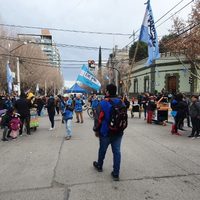 Barrios de Pie se instala con su acampe en Casa de Gobierno