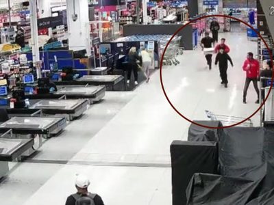 Adolescentes apuñalan a un cliente durante robo masivo en supermercado, 6 fueron detenidos
