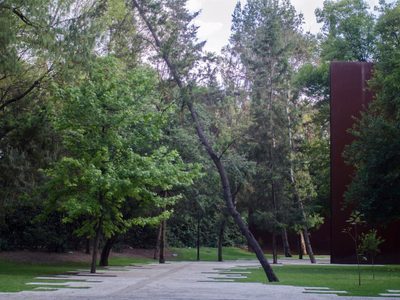 Memorial a las víctimas de la violencia: un tufo a guerra, a despilfarro y lo peor... a olvido
