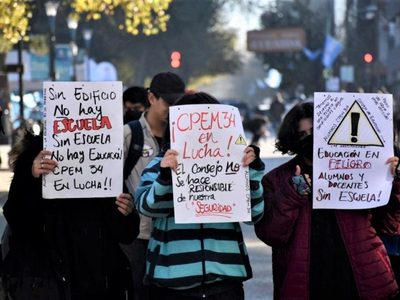 "El ministro Llancafilo miente": desde el CPEM 34 insisten en que el Gobierno finalice el edificio