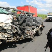 Autobús de pasajeros provoca una carambola en Veracruz; hay ocho muertos