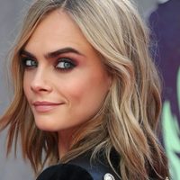 ¡Fue el centro de atención! Cara Delevingne causó un revuelo en París con mini atuendo