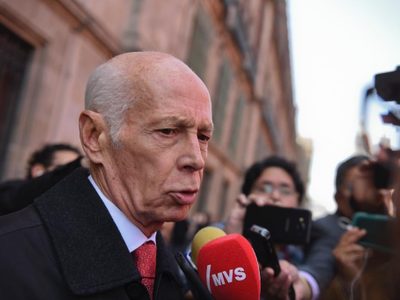 Niño de Rivera reprocha a AMLO por burocracia y "prohibición" por decreto