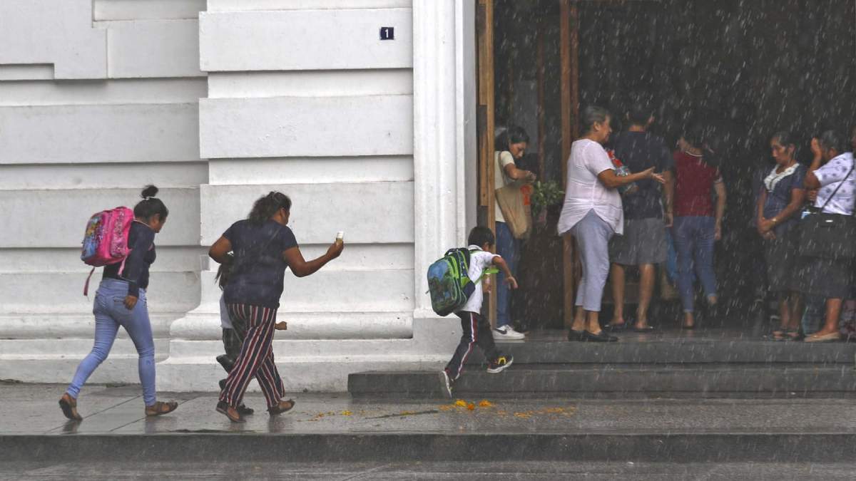 En el sur del país continuarán las precipitaciones fuertes